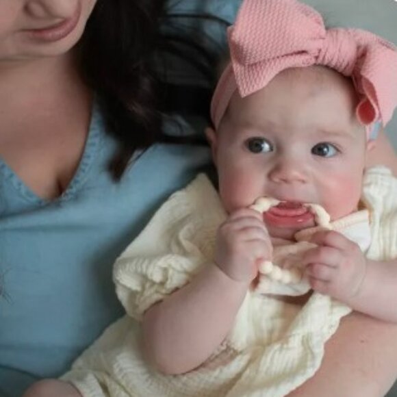 Dr. Brown's Muslin Bandana Bibs Flexees Silicone Beaded Teether Ring 2 pk Coral - Picture 2 of 4